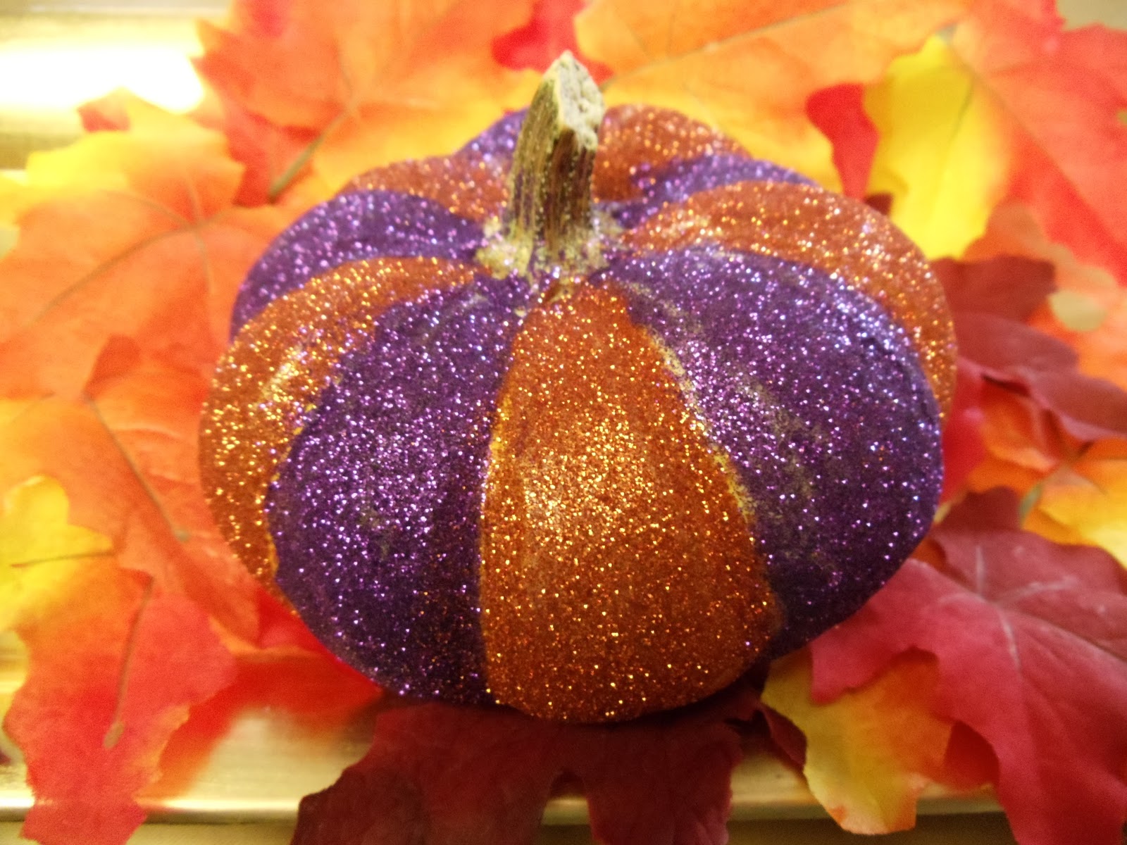 Glitter | How To Carve The Perfect Jack-O-Lantern [Infographic]